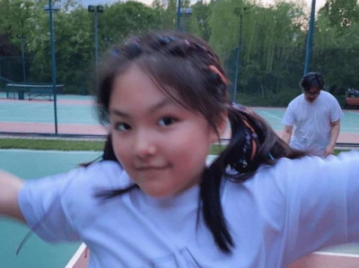 包贝尔10岁女儿身高惊人，遗传基因强大